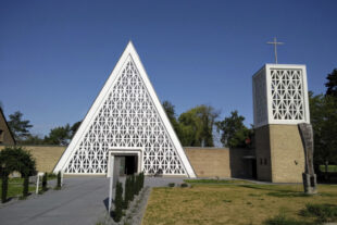Die Wallfahrt- und Gedenkkirche Maria-Hilf in Trutzhain. Foto: N.N. | © hr/Kath. Kirchengemeinde Trutzhain