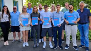 Die Maler- und Lackierer-Innungen im Schwalm-Eder-Kreis feierten ihre neuen Gesellen. Foto: Wolfgang Scholz