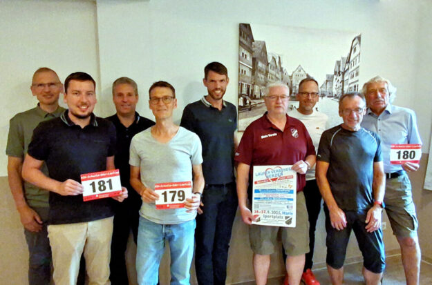 Gruppenbild der Organisatoren des Spendenlaufs des TSV Harle und des Schwalm-Eder-Laufcups. Foto: N.N. | pm, Martin Herbold