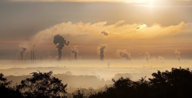 Den größten Anteil an den energiebedingten CO2-Emissionen hatte 2023 die Energieversorgung (u. a. Strom- und Fernwärmeanbieter) gefolgt vom Verarbeitenden Gewerbe und den privaten Haushalten. Foto: Foto-RaBe | Pixabay