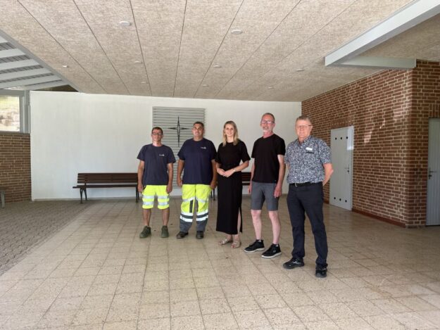 Von links: Denis Zaljuk und Eugen Schäfer vom Bauhof, Bürgermeisterin Sina Massow, Ortsvorsteher Volker Höhmann und Jürgen Hempeler. Foto: N.N. | Stadt Gudensberg