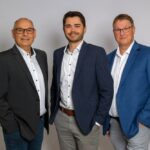 FWG Vorsitzender Markus Karl Pollok mit Bürgermeister Lukas Daum (Gilserberg) und Fraktionsvorsitzendem Achim Jäger (v. li.). Foto: N.N. | pm, FWG Homberg (Efze)