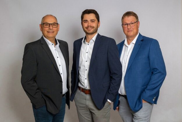 FWG Vorsitzender Markus Karl Pollok mit Bürgermeister Lukas Daum (Gilserberg) und Fraktionsvorsitzendem Achim Jäger (v. li.). Foto: N.N. | pm, FWG Homberg (Efze)