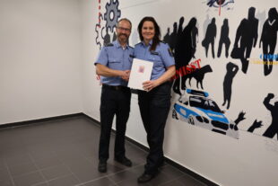 EPHK Thomas Hecht, Dienststellenleiter der Polizeistation Melsungen, und POKin Katja Gröbner. Foto: N.N. | Polizeidirektion Schwalm-Eder