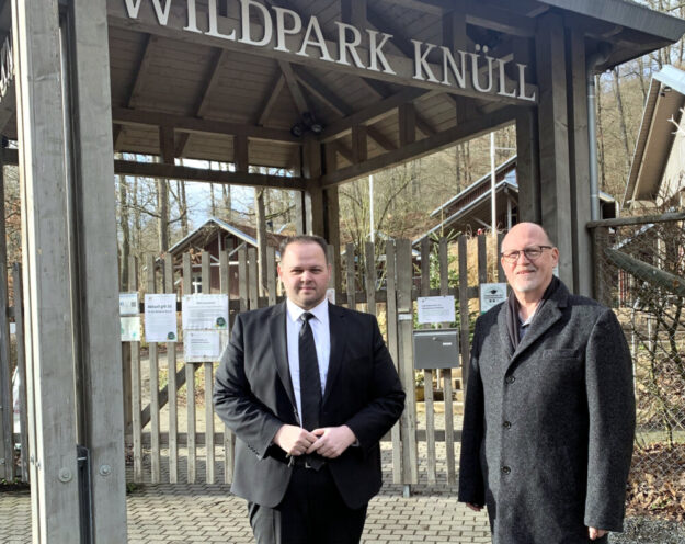 Engin Eroglu, Kreistagsabgeordneter der FREIE WÄHLER und Jürgen Roth, Bürgermeister der Gemeinde Knüllwald. Foto: N.N. | pm, FREIE WÄHLER
