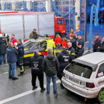 Die Rallyeteams von Carsten Alexy und Sven Mill hatten für die Schulung im Melsunger Feuerwehrgerätehaus ihre Fahrzeuge zur Verfügung gestellt. Foto: N.N. | pm, rthb