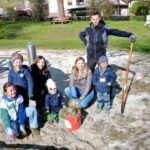 Kletterspaß auf der Strohballenburg ist zum Frühlingsmarkt natürlich inklusive. Foto: Sandy Rödde