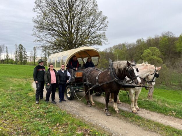 Die Planwagenfahrten rund um Trendelburg-Gottsbüren bieten der Generation Plus ganz besondere Naturerlebnisse. Foto: N.N. | Naturpark Reinhardswald