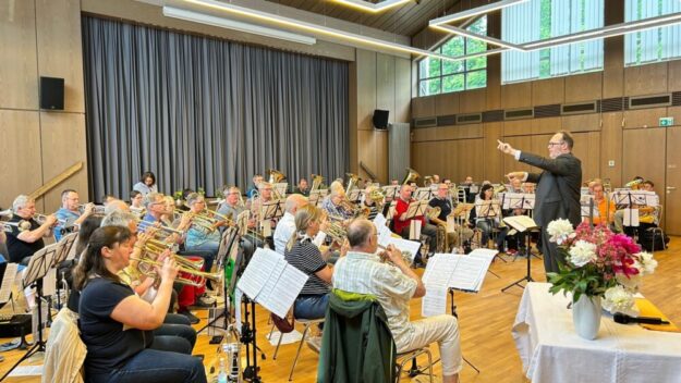 Zum klanvollen Bläsergottesdienst war anlässlich des 500. Reformationsjubiläums ins Kurhaus Bad Zwesten eingeladen. Foto: Elisabeth Sprenger