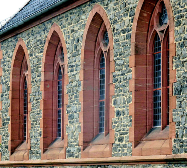 Was wird aus Sakralbauten, wenn die Kirche sie nicht mehr selbst unterhalten kann oder will? Eine Tagung in der Kirche zu Wabern soll erste Fragen zum Denkmalschutz beleuchten. Foto: N.N. | pm, Evang. Forum