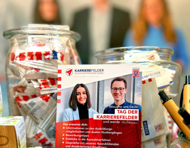 Informationen für Jobinteressierte gibt das Regierungspräsidium Kassel beim 4. Tag der Karrierefelder am 17. Juni. Foto: N.N. | RP Kassel