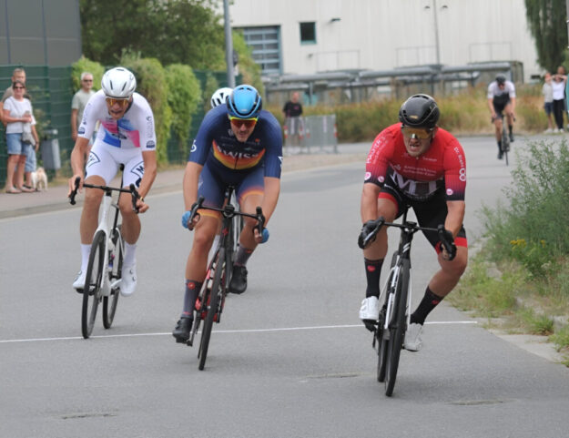 Heiko Kallay dominiert im Zielsprint klar. Foto: N. N. | RRG Osnabrück